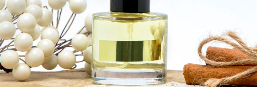 bouteille de parfum de luxe oud